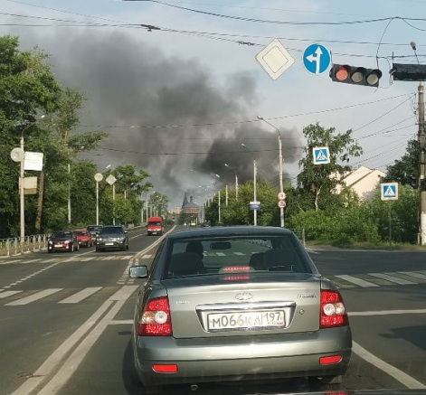 В Твери около яхт-клуба «Тверца» сгорел автомобиль