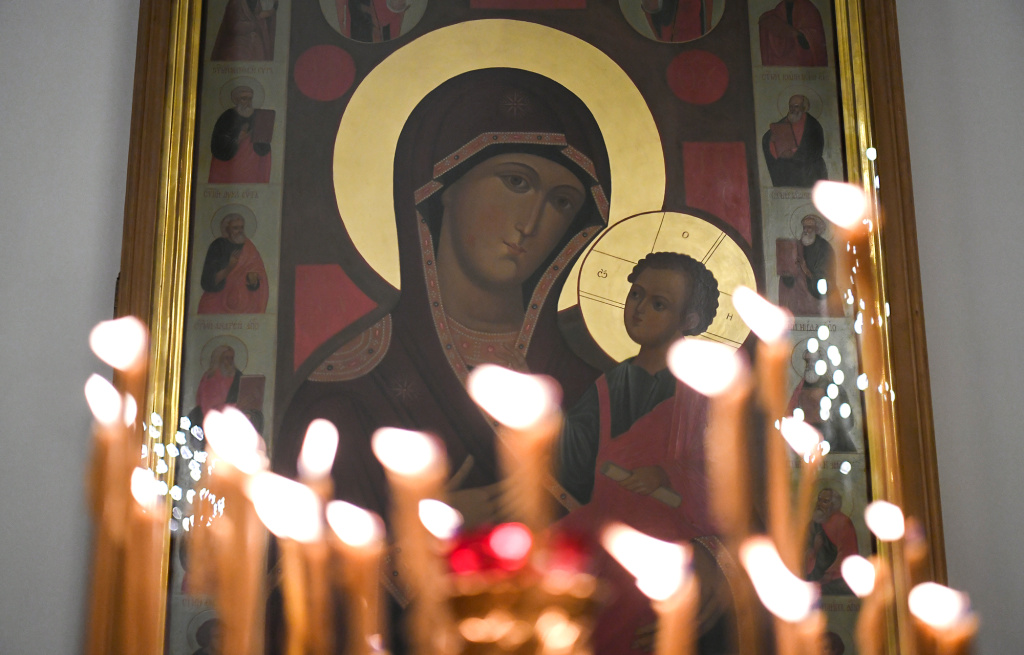 В храмах Тверской области проходят праздничные богослужения в честь Рождества Христова