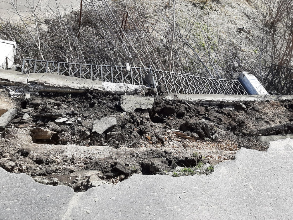 В Твери на набережной Афанасия Никитина рухнул тротуар