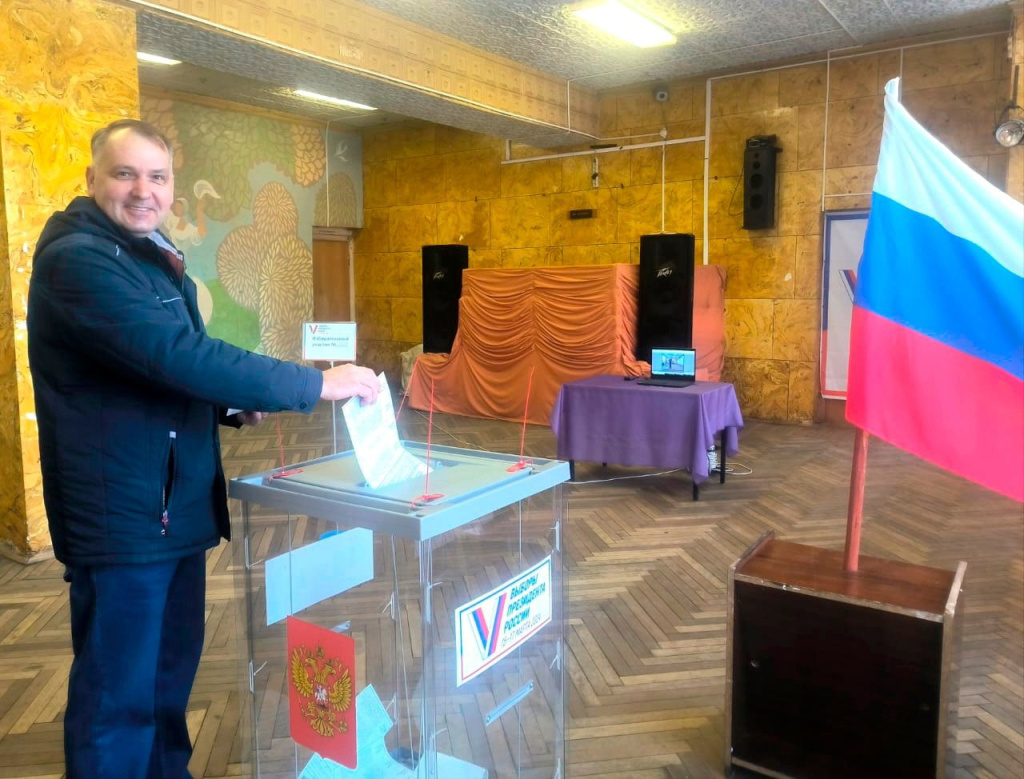 Жители Тверской области приходили на избирательные участки семьями.jpg