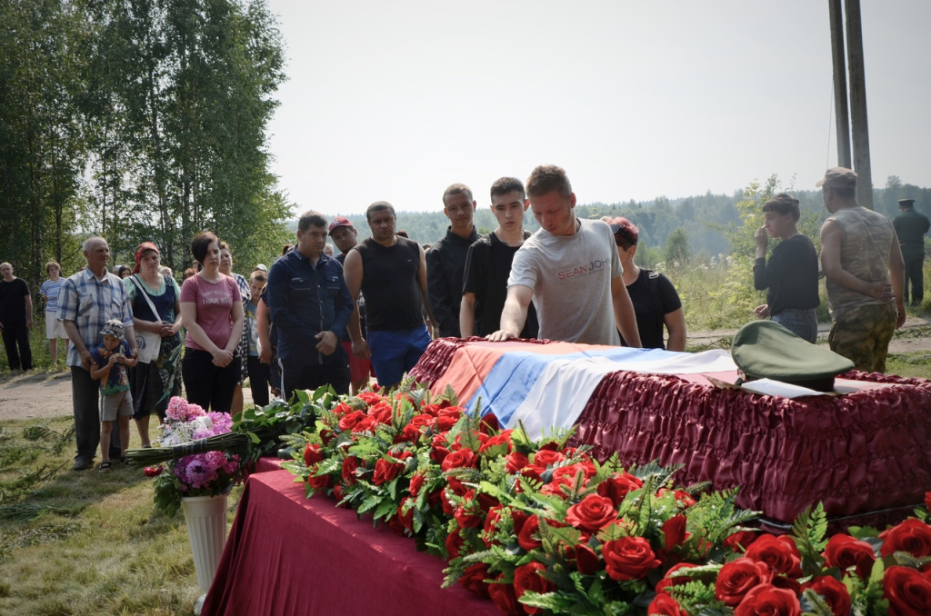В Тверской области простились с погибшим в ходе спецоперации на Украине Михаилом Лукьяновым