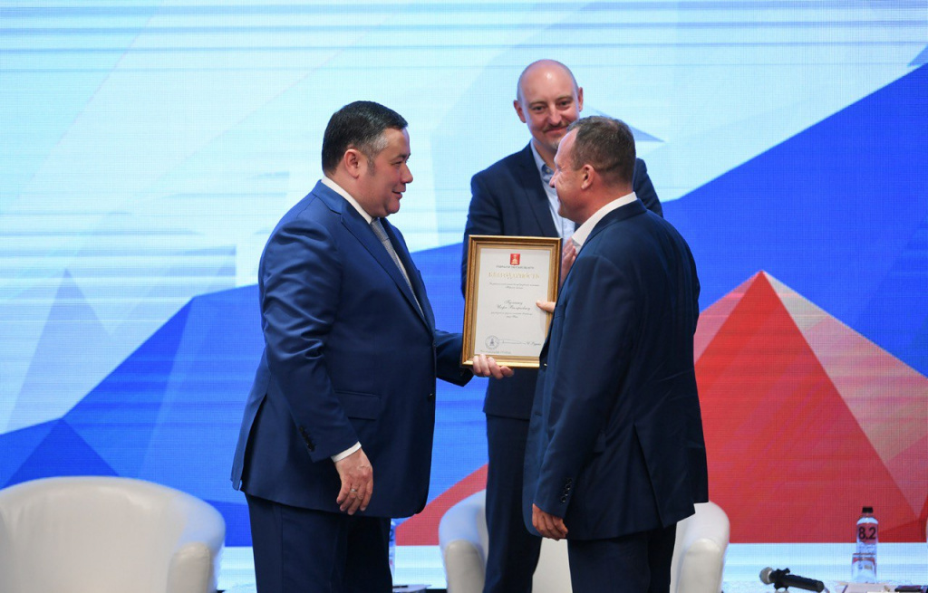 В День Российского предпринимательства Игорь Руденя вручил награды представителями бизнеса региона