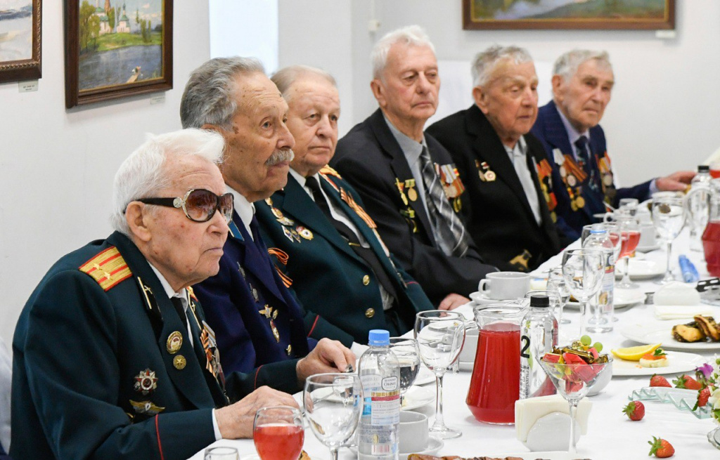 Губернатор Игорь Руденя провел встречу с ветеранами Великой Отечественной войны
