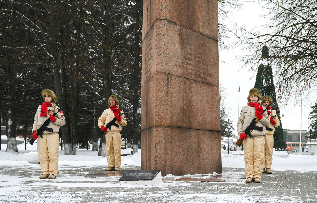 Игорь Руденя в Кимрах почтил память воинов, погибших в годы Великой Отечественной войны