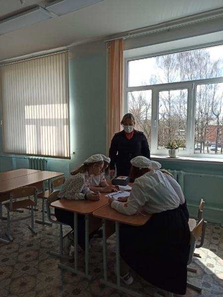 В Тверской области сотрудники Госавтоинспекции приняли участие в проведении городского конкурса «Санитарные посты»