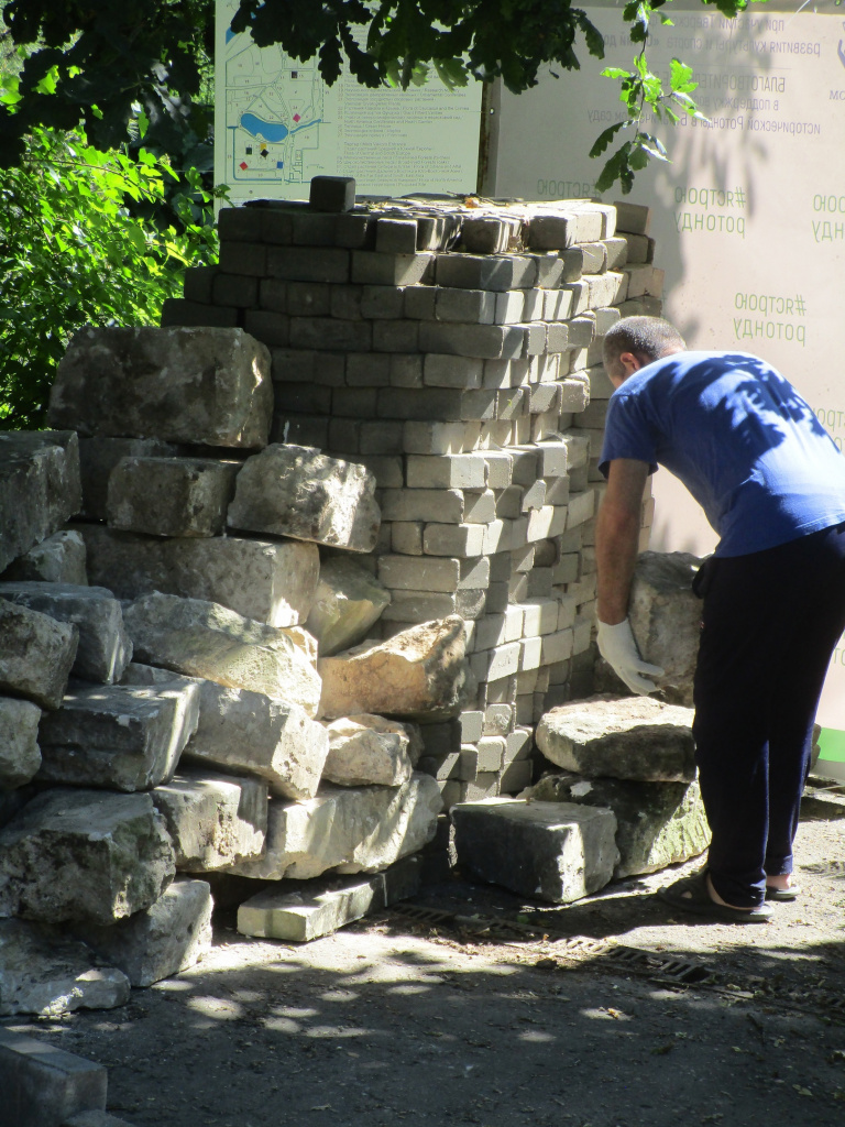 В Твери восстановят из белого старицкого камня историческую Беседку-Ротонды