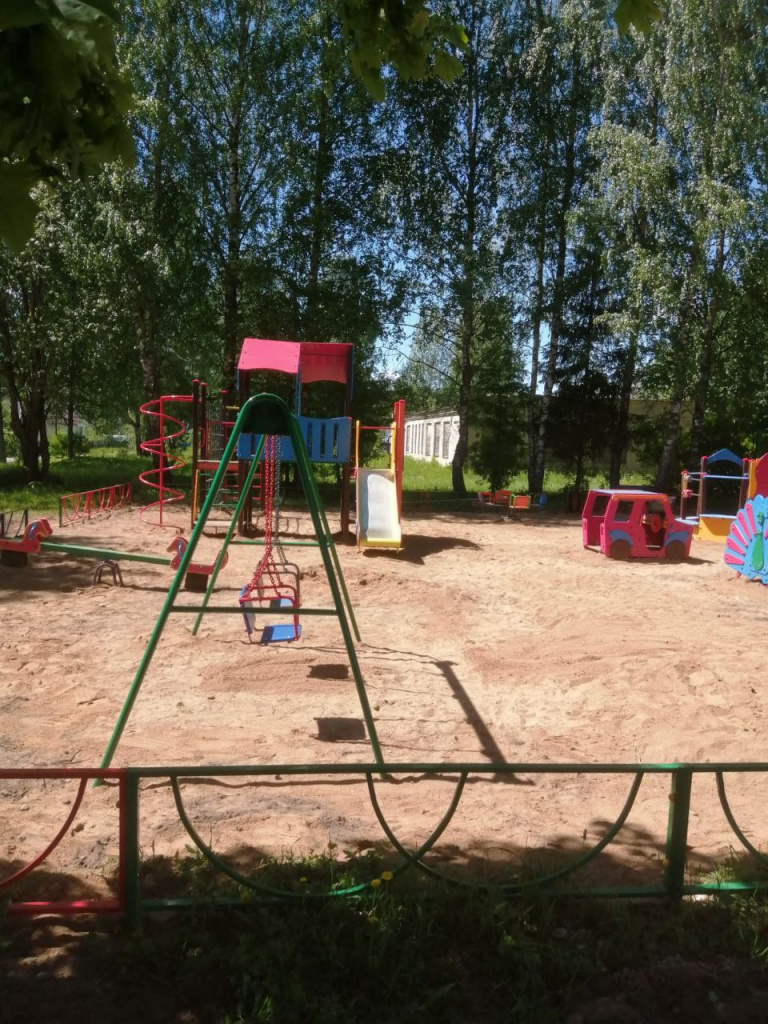 В поселке Овсище Вышневолоцкого округа появилась новая детско-спортивная игровая площадка 