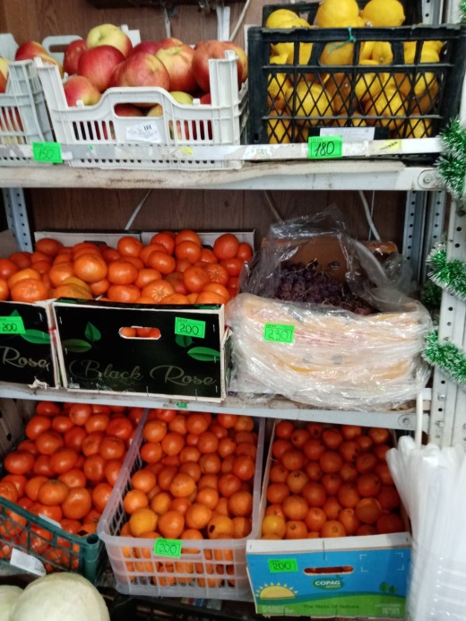 На тверском рынке торговали опасными для здоровья мандаринами и томатами