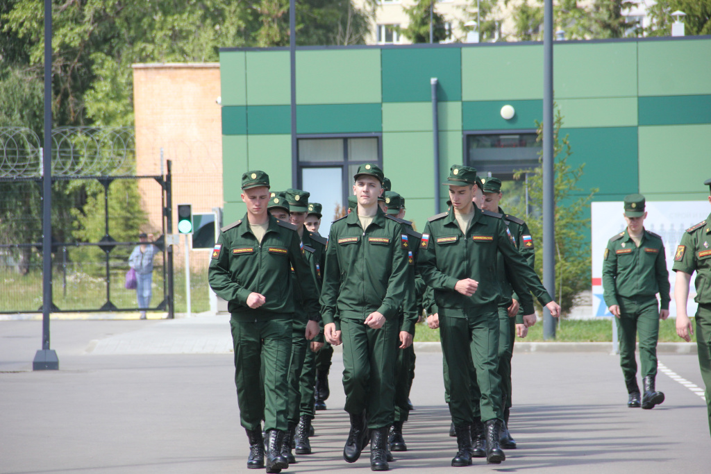 Почетно и ответственно: 30 призывников из Твери отправились на службу в Семеновский полк