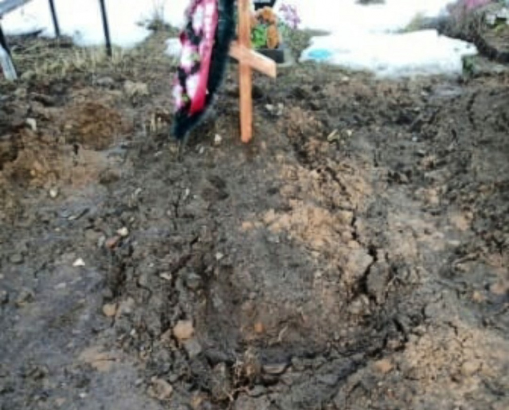 В Тверской области из-под земли поднимаются гробы 