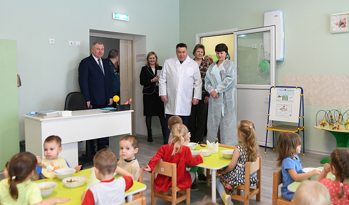 Игорь Руденя посетил детский сад в селе Бурашево под Тверью