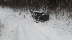 В Тверской области трактор оказался в кювете