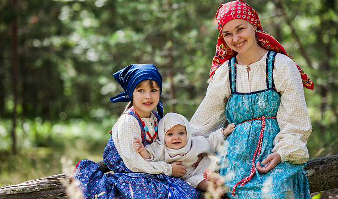 Cемьи из Тверской области приглашают поучаствовать в международном фотоконкурсе «Мама и дети в национальных костюмах»