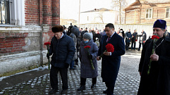 В Ржеве Игорь Руденя возложил цветы к мемориальной доске в Покровском храме