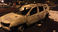 Ночью в Твери огонь повредил семь автомобилей