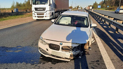 Автомобиль «BMW» налетел на дорожное ограждение в Тверской области 