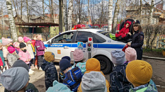 Тверские госавтоинспекторы провели учебный тренинг по правилам дорожного движения в детском саду