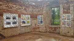 Выставка детских рисунков открылась в полуразрушенном храме под Тверью