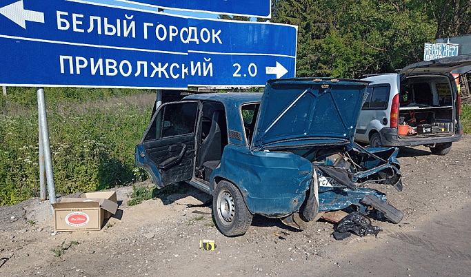 В Тверской области в ДТП вспыхнула иномарка и сгорела дотла