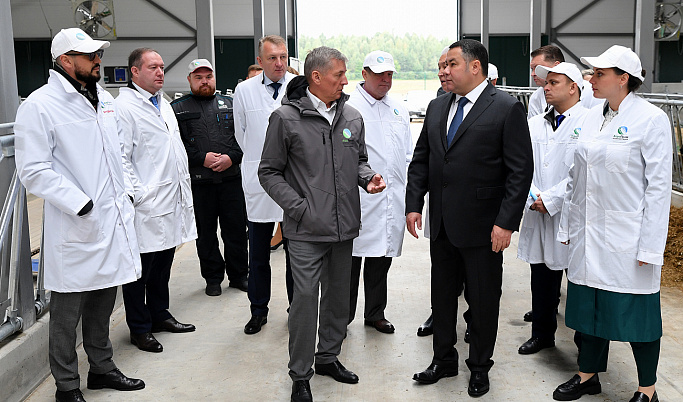 Игорь Руденя высоко оценил работу фермы и молокозавода «АгроПромкомплектации» в Конаковском районе