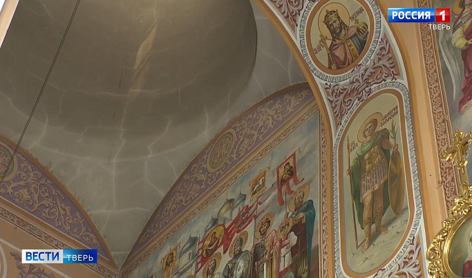 В храме Александра Невского в Твери продолжается роспись стен