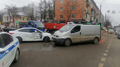 В Заволжском районе Твери 40-летняя автоледи получила сотрясение в ДТП 
