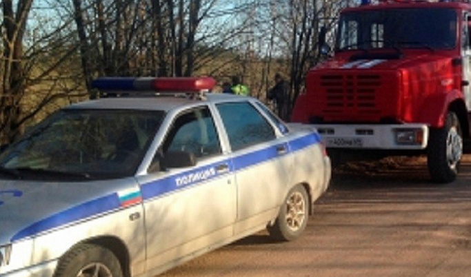 В Тверской области спасатели деблокировали человека из разбитого автомобиля