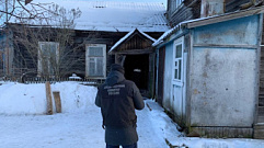 Из-за обвала крыши деревянного дома погибла женщина в Тверской области 