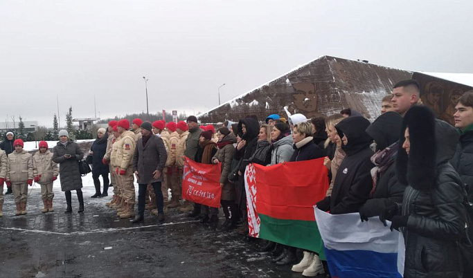 Митинг у Ржевского мемориала объединил более 100 человек из России и Белоруссии