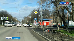 Две машины столкнулись недалеко от остановки Ленинградская застава в Твери