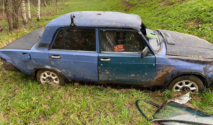 Автомобиль вылетел в кювет на дороге в Тверской области 