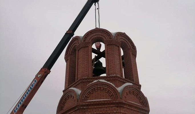 На часовню-звонницу Кимрским новомученикам устанавливают колокола