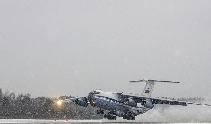 Тверские летчики отработали навыки полета на Ил-76 в сложных погодных условиях