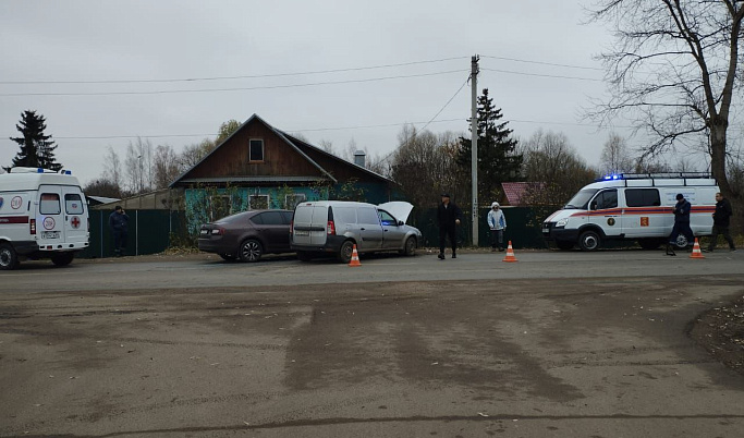 Водитель «Лады» получил перелом плеча в ДТП в Тверской области