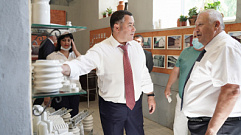 Губернатор Тверской области Игорь Руденя посетил фарфоровый завод в Андреаполе  