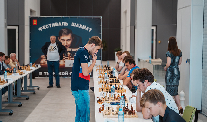 Сергей Карякин провел в Твери сеанс одновременной игры с сильнейшими шахматистами Верхневолжья