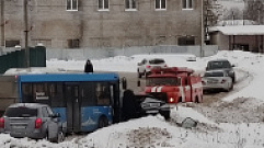 4 человека пострадали в аварии с автобусом и «Волгой» в Конаково