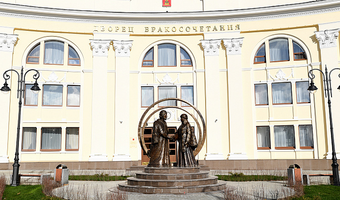 В Твери появилась скульптурная композиция, посвященная Михаилу Тверскому и Анне Кашинской
