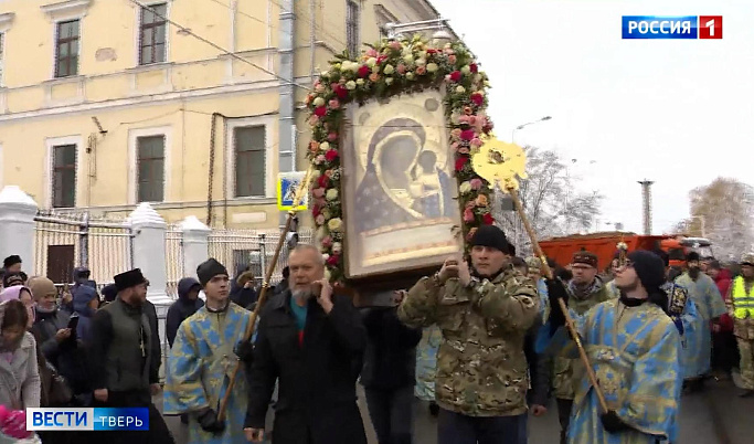 По тверским улицам в день Казанской иконы Божией Матери прошел Крестный ход