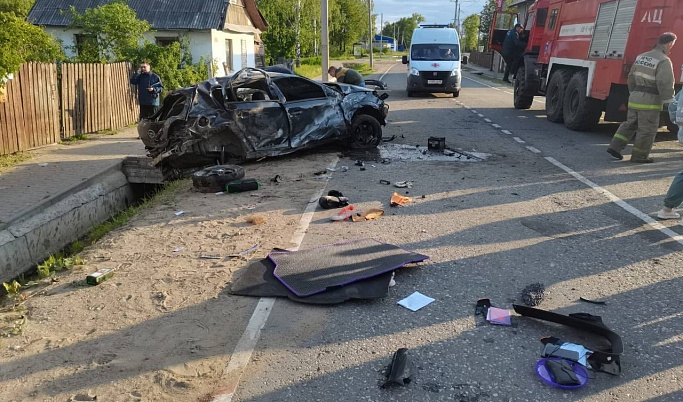 В ДТП с опрокидыванием погибли три человека в Тверской области
