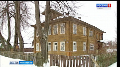  В Калязине люди живут в аварийном доме, которому более 120 лет