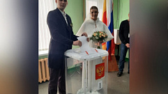 Молодожены из Тверской области пришли на выборы сразу после регистрации брака