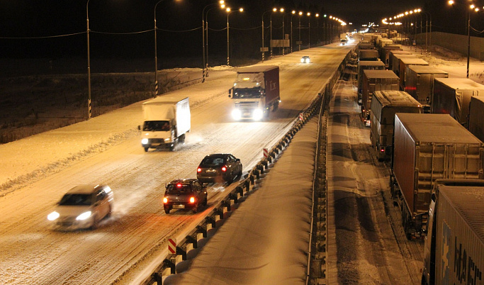Водителям Тверской области нужно быть внимательными на дорогах во время снегопада