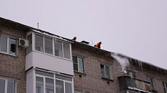 В Твери проверяют ход уборки крыш от снега и наледи