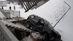 Очевидец падения иномарки на железную дорогу в Тверской области рассказал о случившемся 