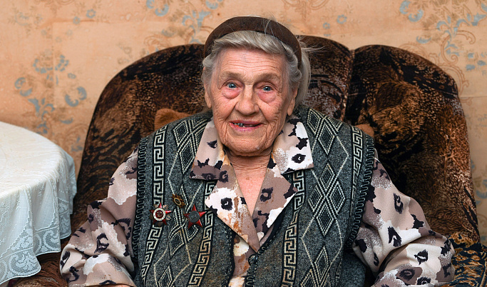В Твери ветерану Великой Отечественной войны Елене Дмитриевой испольнилось 100 лет