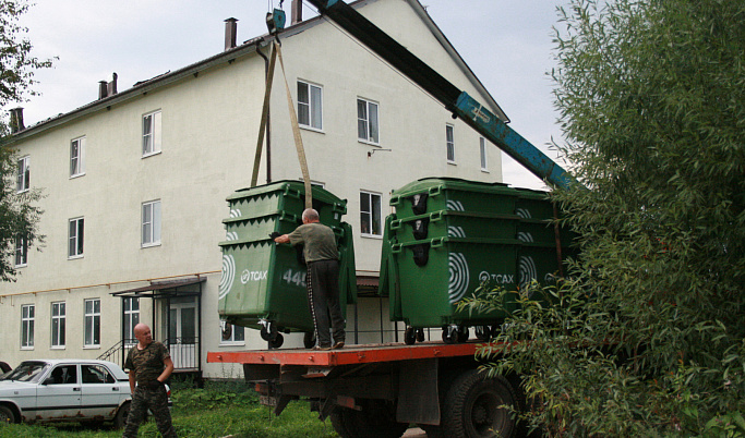 В населенных пунктах Тверской области продолжается обновление контейнеров для сбора мусора