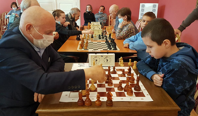 Турнир «День Победы» в Торжке объединил 40 шахматистов разных поколений
