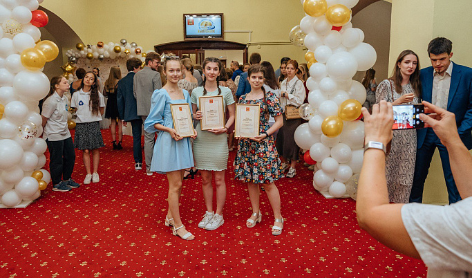 В 2022 году в Тверской области 595 выпускников-медалистов