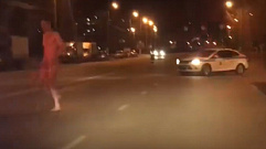 Голый мужчина бегал по улицам Твери от полицейской машины 